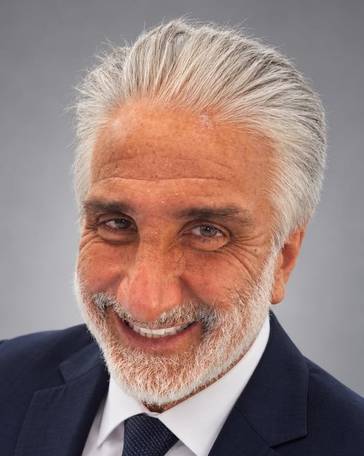 منير معوّض